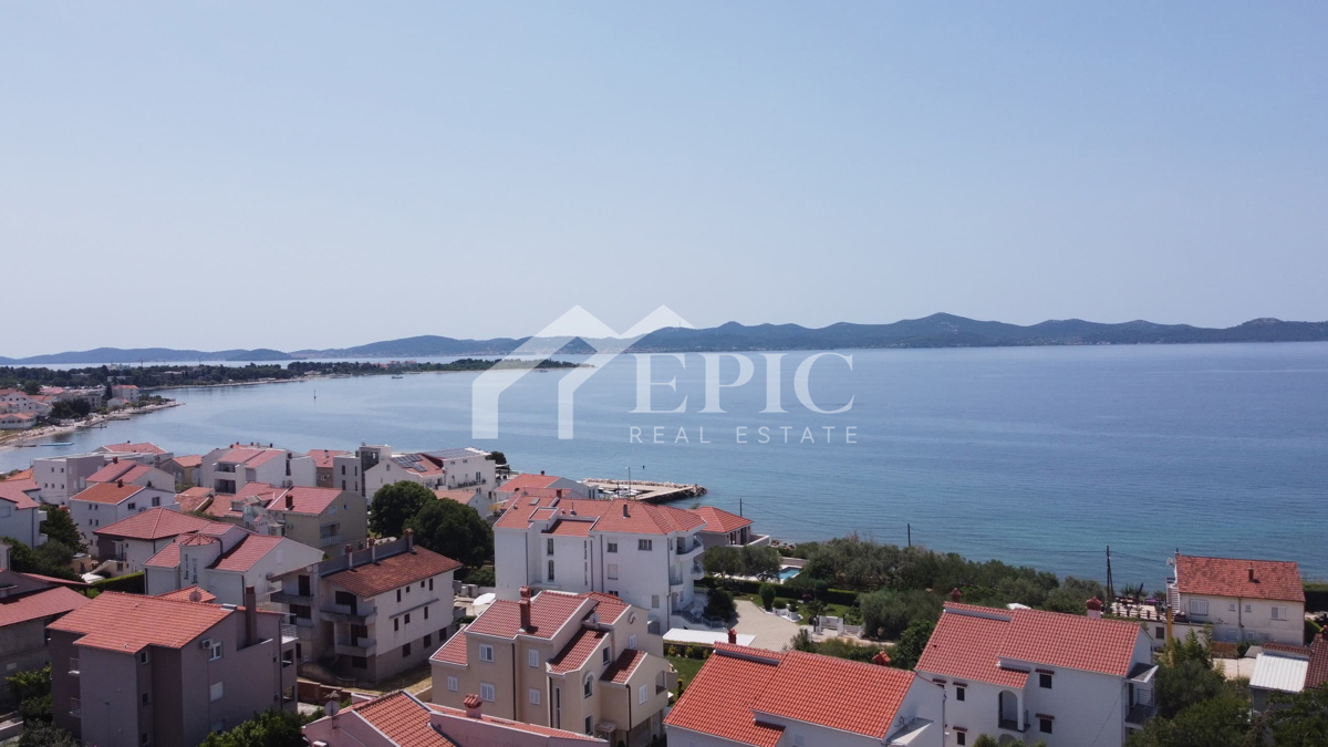 TROPROSTORSKO STANOVANJE 130 METROV OD PLAŽE