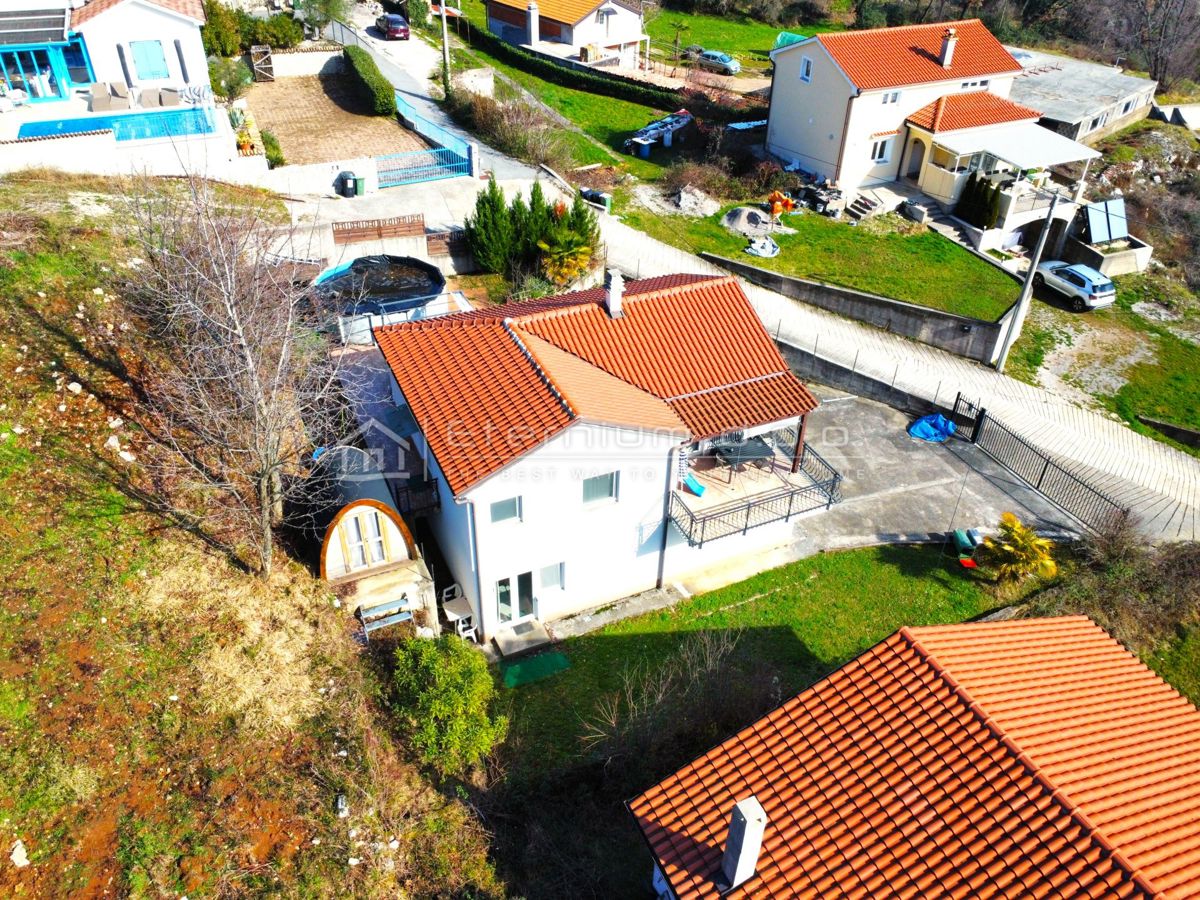 BREGI NAD OPATIJO – POGLED NA MORJE – DOM IN INVESTICIJA V ENEM