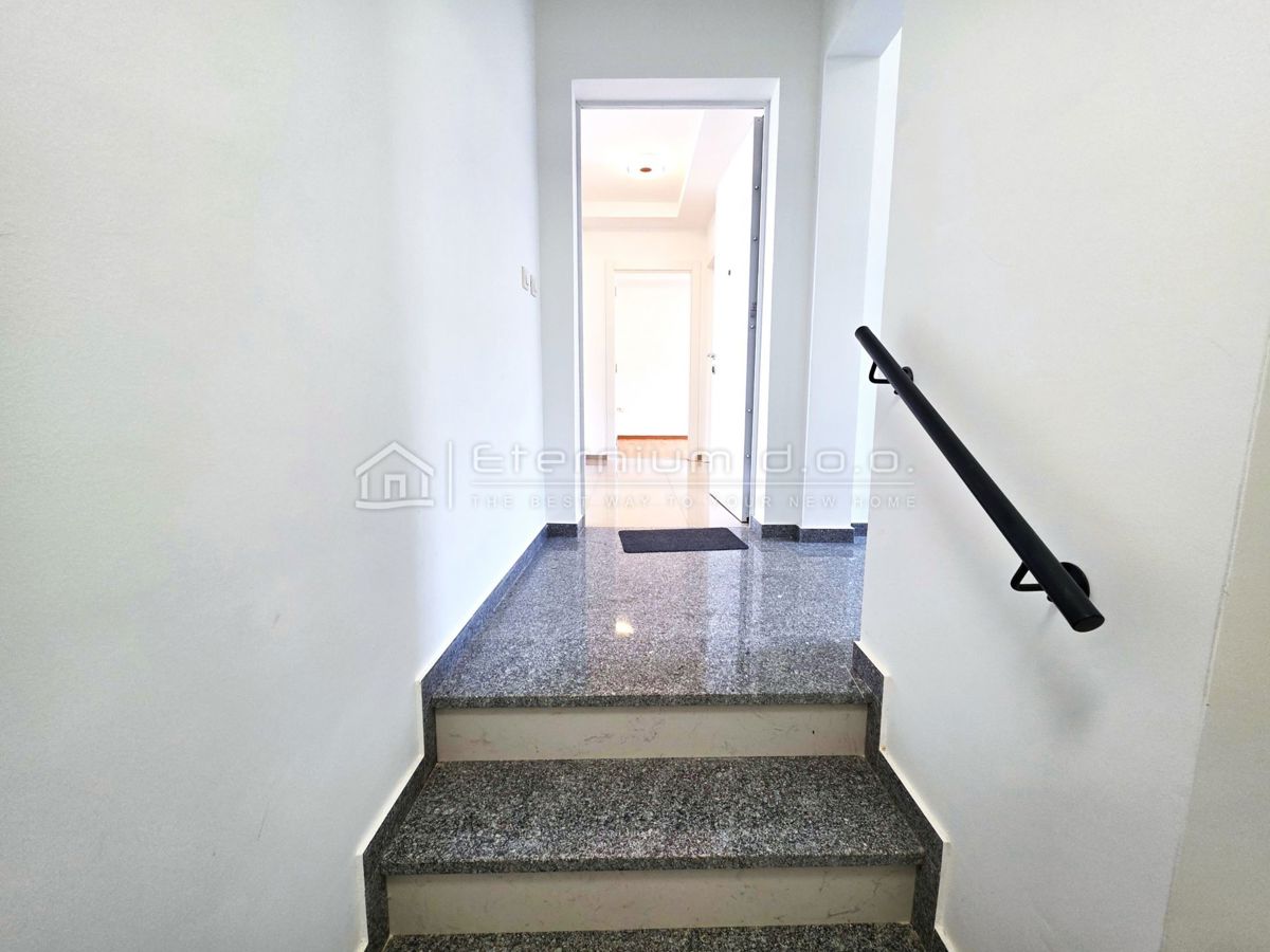 DRAMALJ – LUKSUZEN PENTHOUSE + 140 m² KROVNE TERASE – PANORAMA MORJA