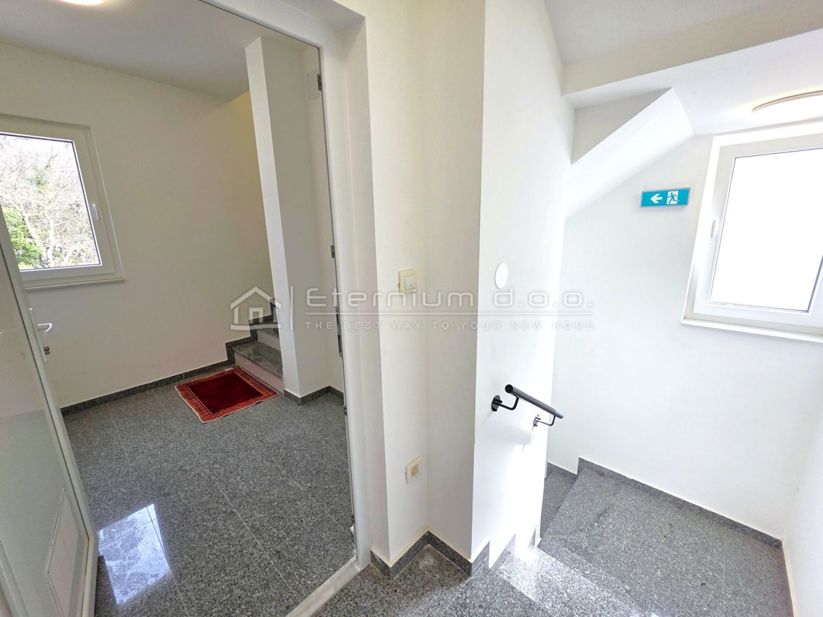 DRAMALJ – LUKSUZEN PENTHOUSE + 140 m² KROVNE TERASE – PANORAMA MORJA