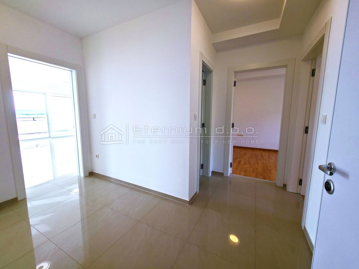 DRAMALJ – LUKSUZEN PENTHOUSE + 140 m² KROVNE TERASE – PANORAMA MORJA