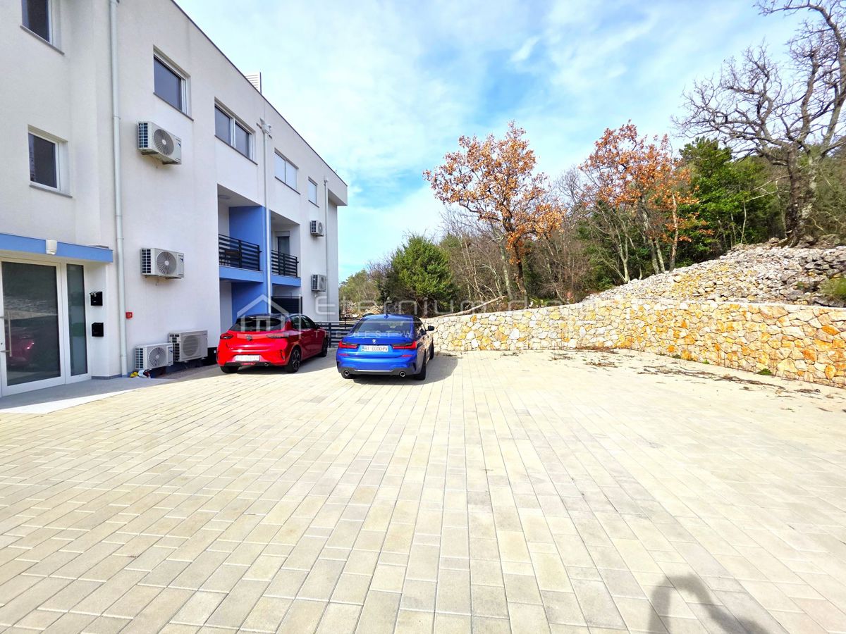 DRAMALJ – LUKSUZEN PENTHOUSE + 140 m² KROVNE TERASE – PANORAMA MORJA