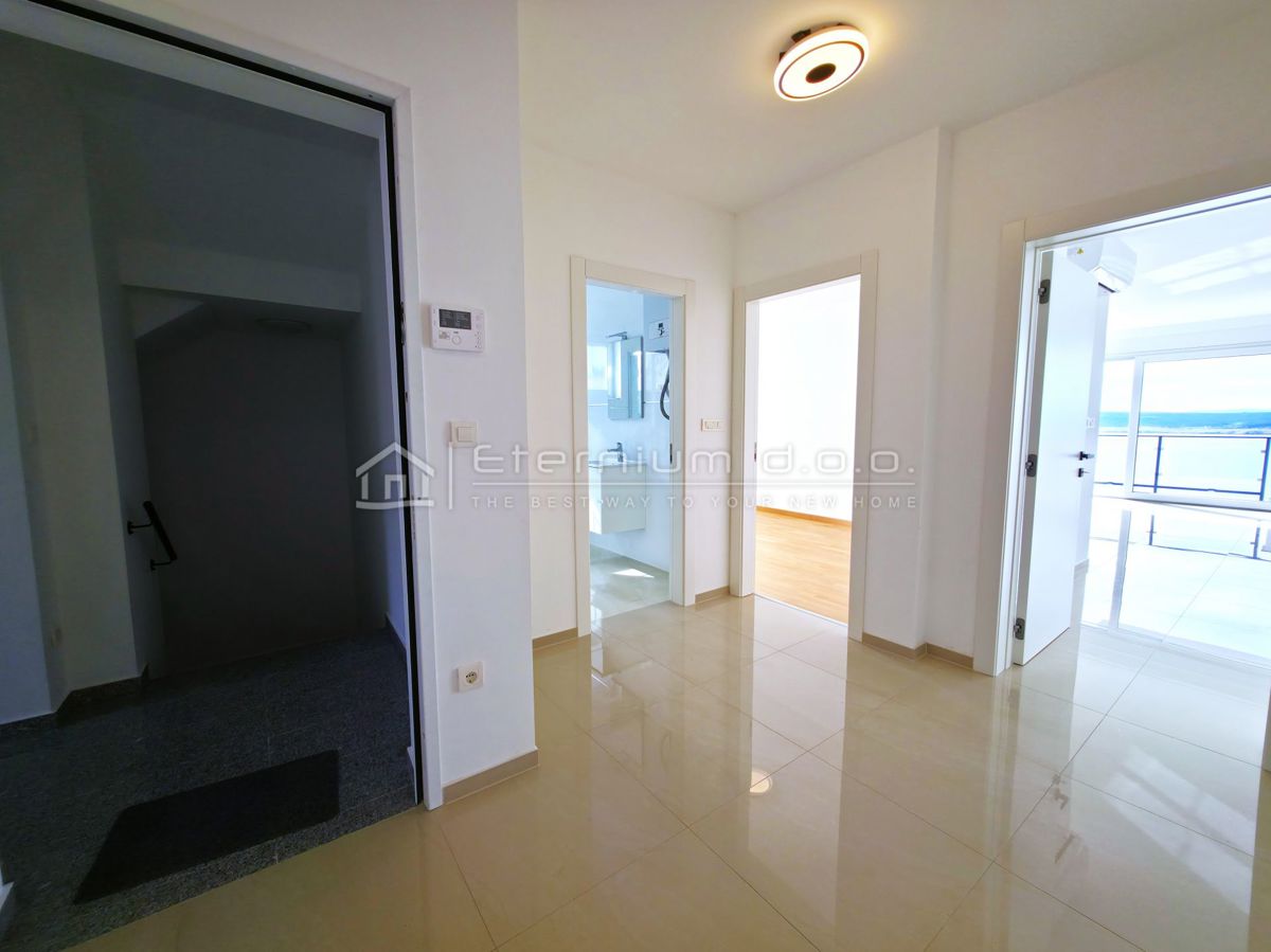 DRAMALJ – LUKSUZEN PENTHOUSE + 140 m² KROVNE TERASE – PANORAMA MORJA