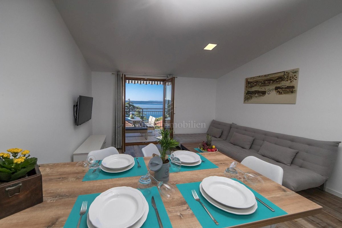 Crni mol penthouse dva stanovanja, Crikvenica