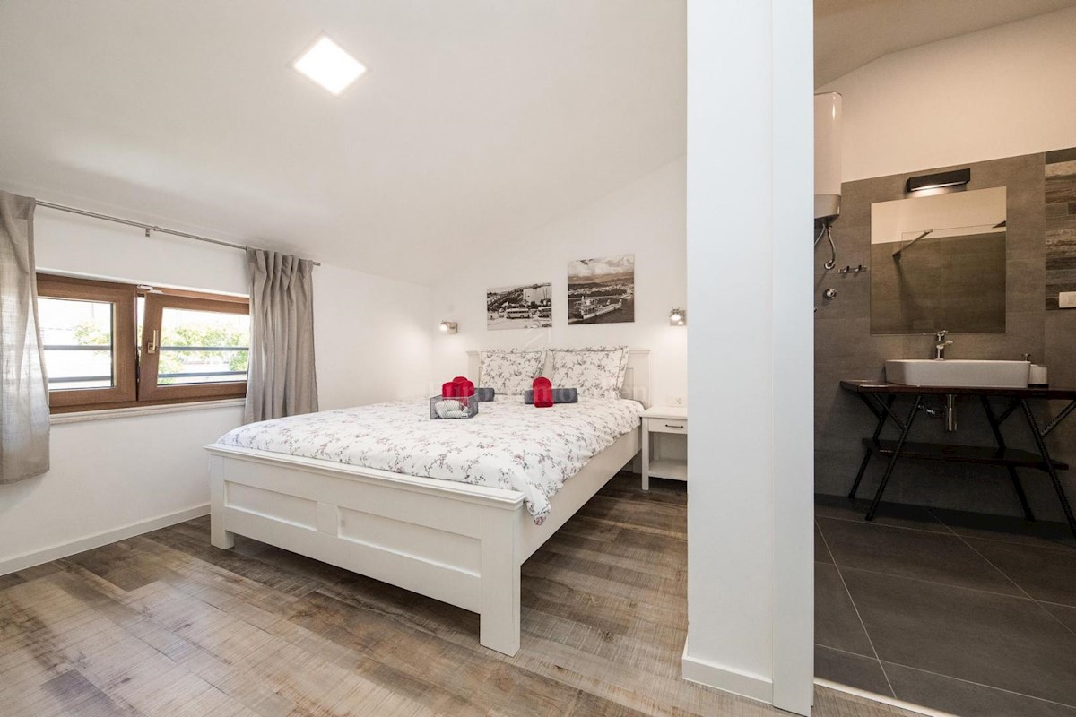 Crni mol penthouse dva stanovanja, Crikvenica