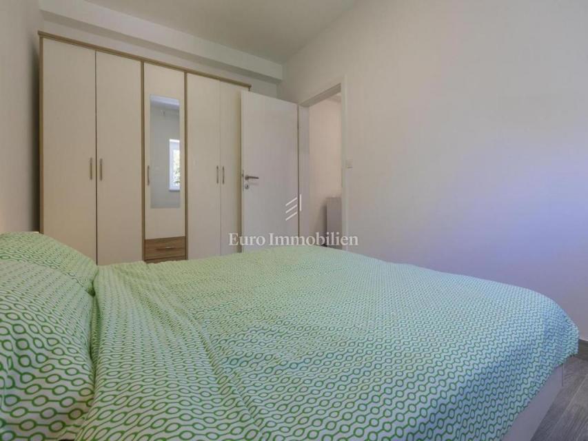 Dramalj, prenovljena hiša s petimi apartmaji in bazenom