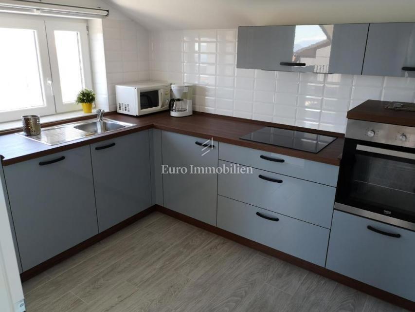 Dramalj, prenovljena hiša s petimi apartmaji in bazenom