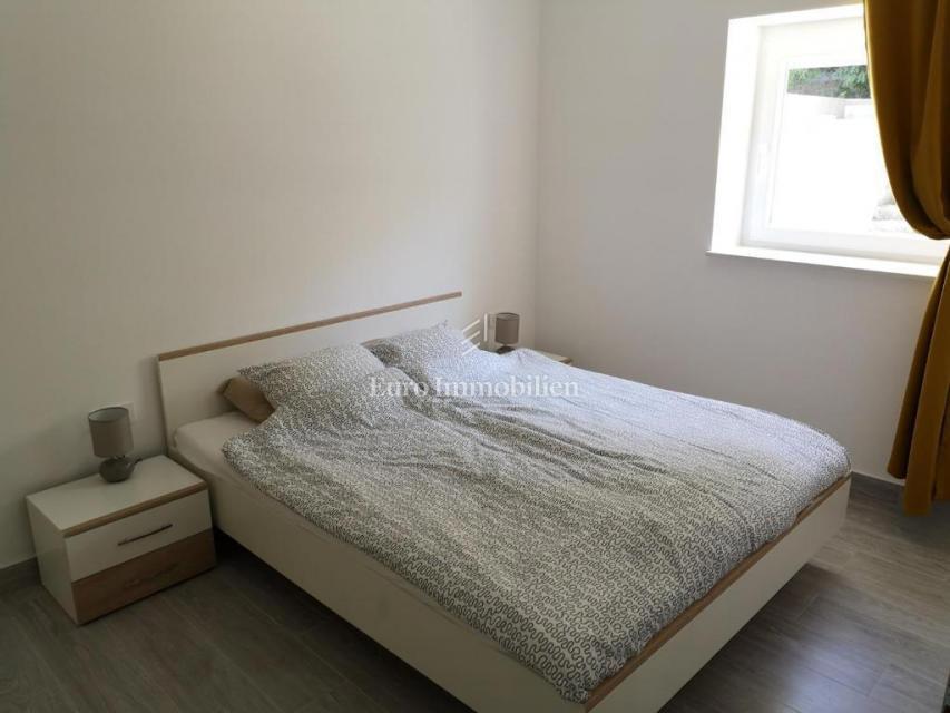 Dramalj, prenovljena hiša s petimi apartmaji in bazenom