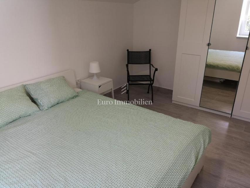 Dramalj, prenovljena hiša s petimi apartmaji in bazenom