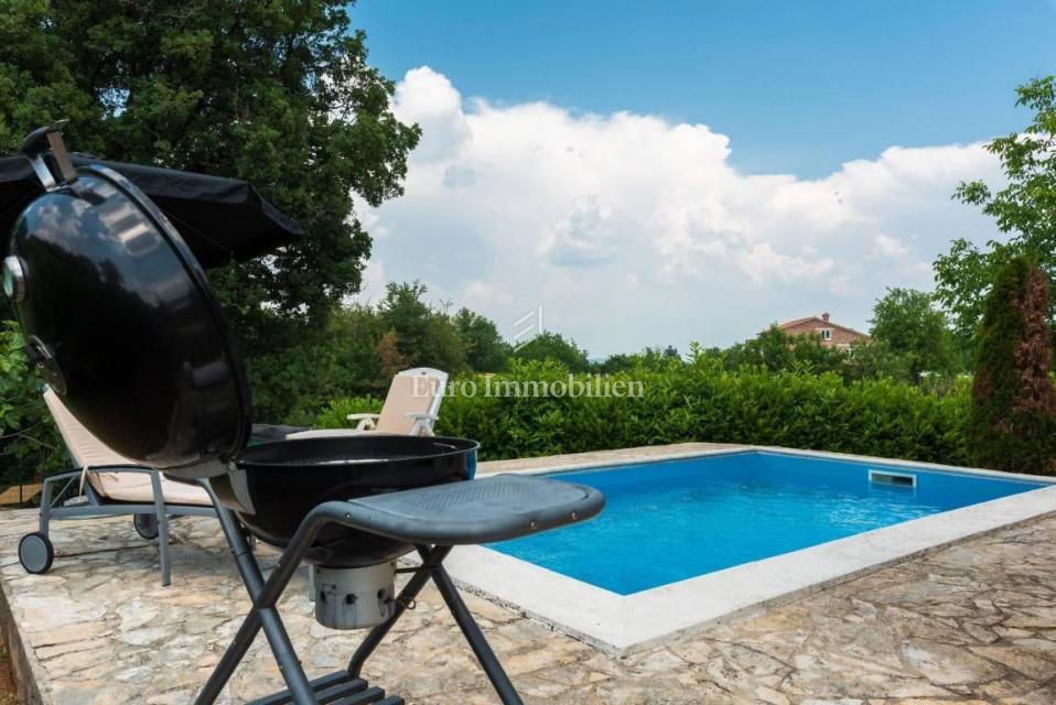 Čudovita hiša z bazenom - okolica Labina