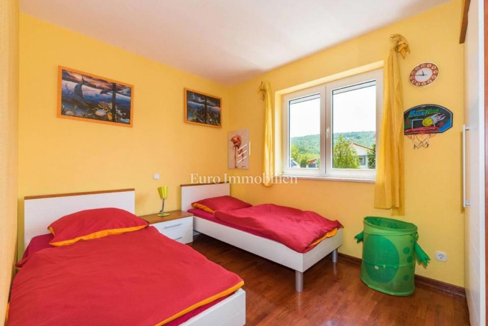 Čudovita hiša z bazenom - okolica Labina