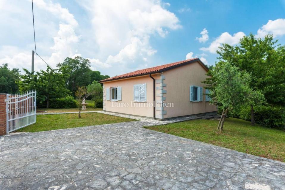 Čudovita hiša z bazenom - okolica Labina