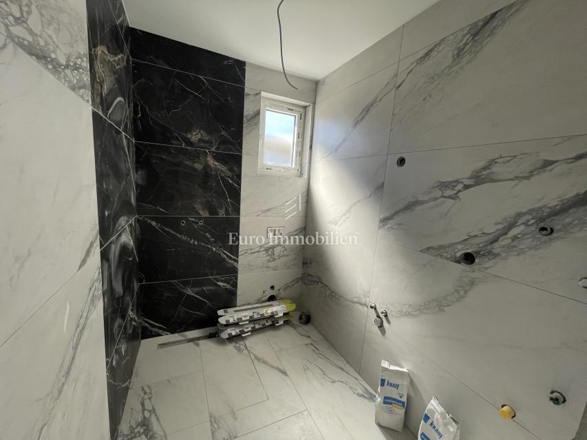 Apartma v drugem nadstropju - novogradnja okolica Dobrinja 