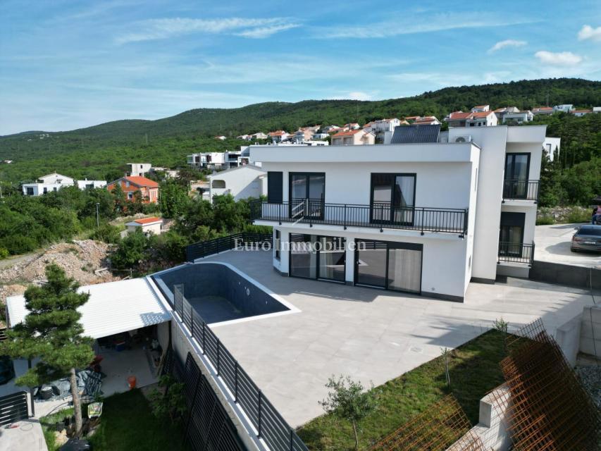 Crikvenica hiša z bazenom