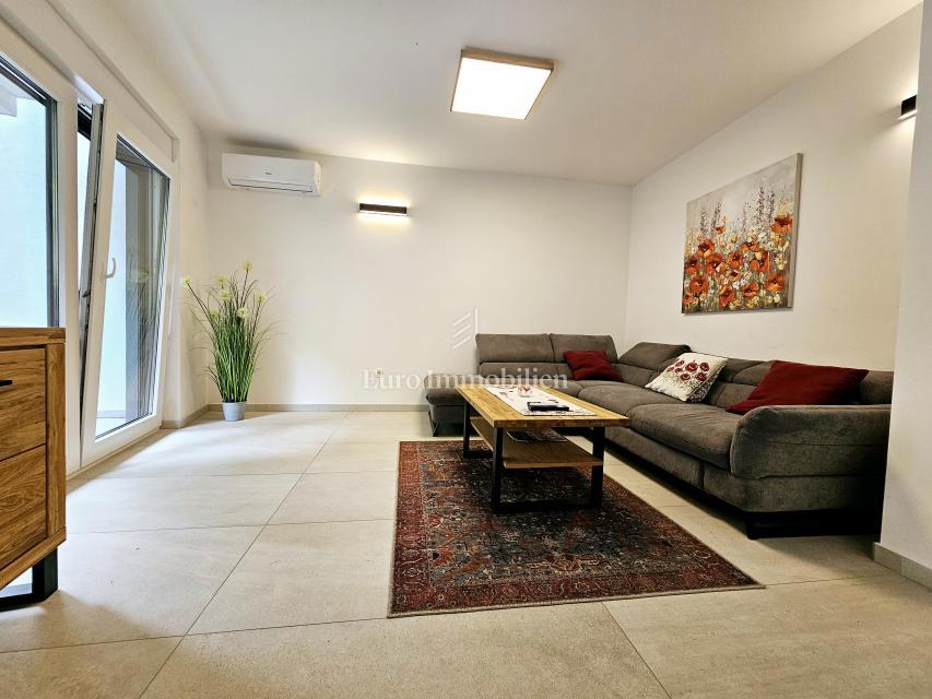 Hiša dvojček na odlični lokaciji, Malinska center