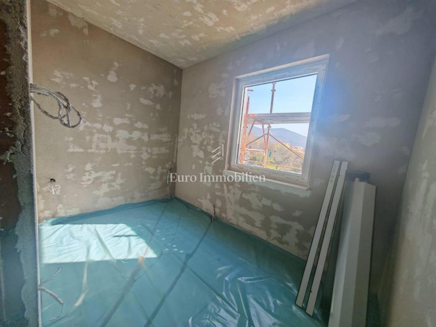 Apartma v Novem Vinodolskem, novogradnja s pogledom na morje
