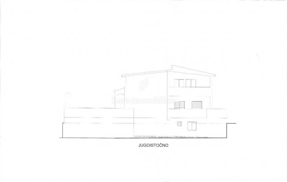 Hiša s 6 apartmaji in pomožnim objektom