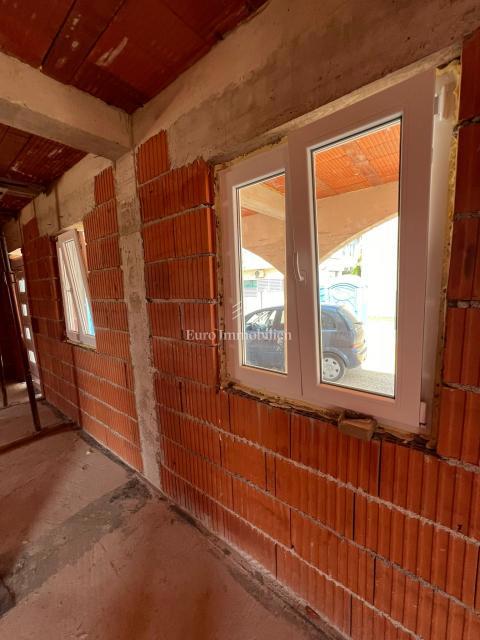 Hiša z dvema apartmajema - Sukosan