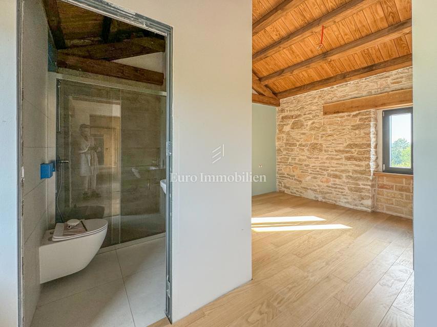 Kamnita hiša z 2000 m2 vrta - Istra