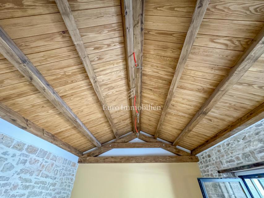 Kamnita hiša z 2000 m2 vrta - Istra