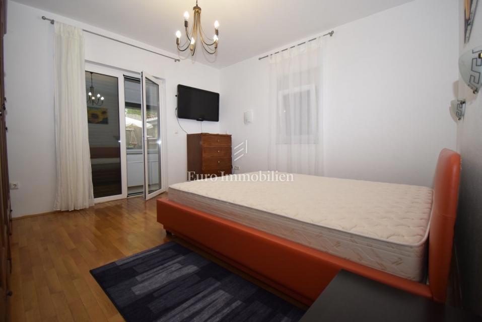 Podsolarsko - apartma v bližini plaže