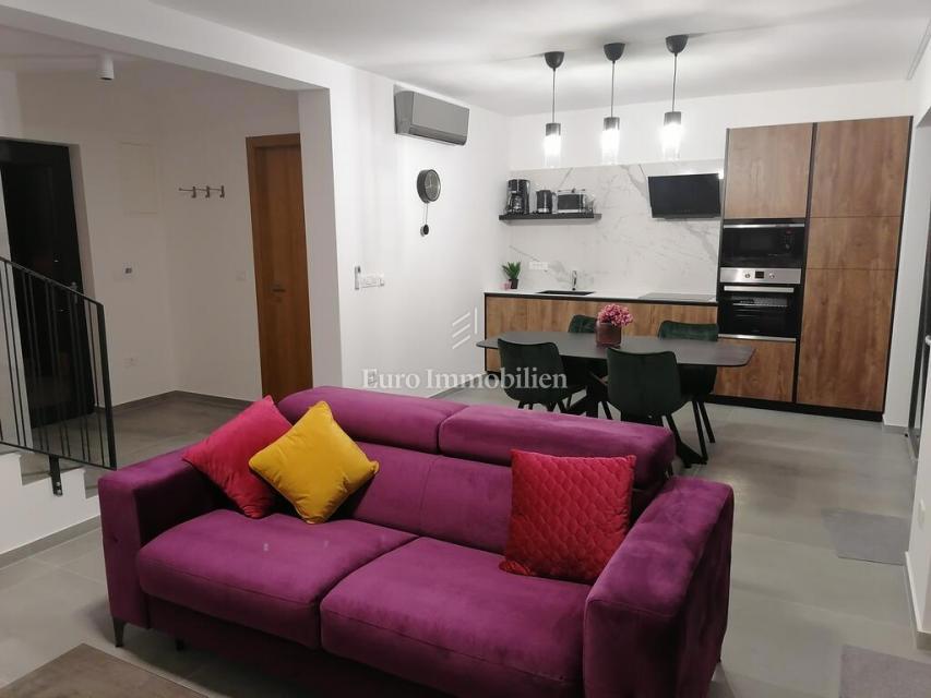 Vir, urbana apartmajska vila z bazenom
