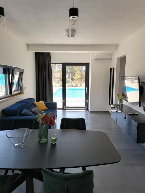 Vir, urbana apartmajska vila z bazenom