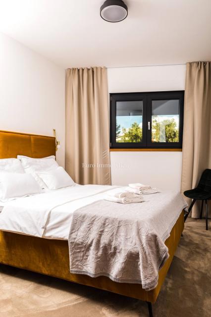 Vir, urbana apartmajska vila z bazenom