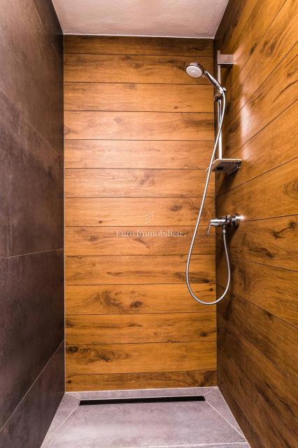 Vir, urbana apartmajska vila z bazenom