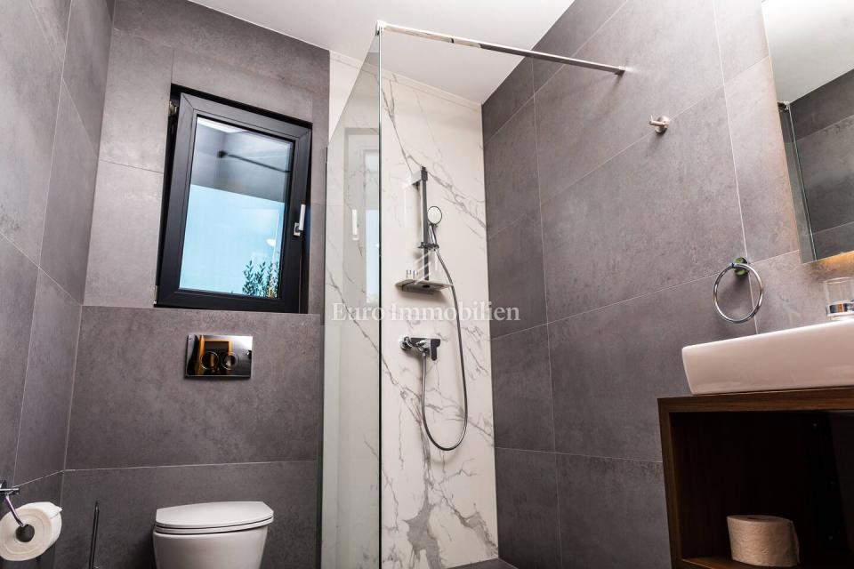 Vir, urbana apartmajska vila z bazenom
