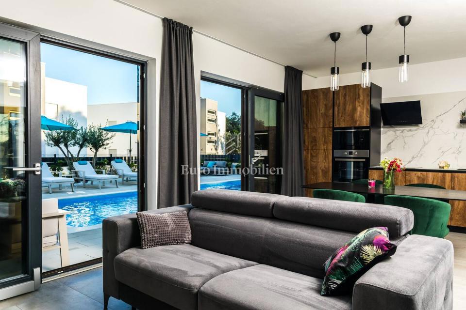 Vir, urbana apartmajska vila z bazenom