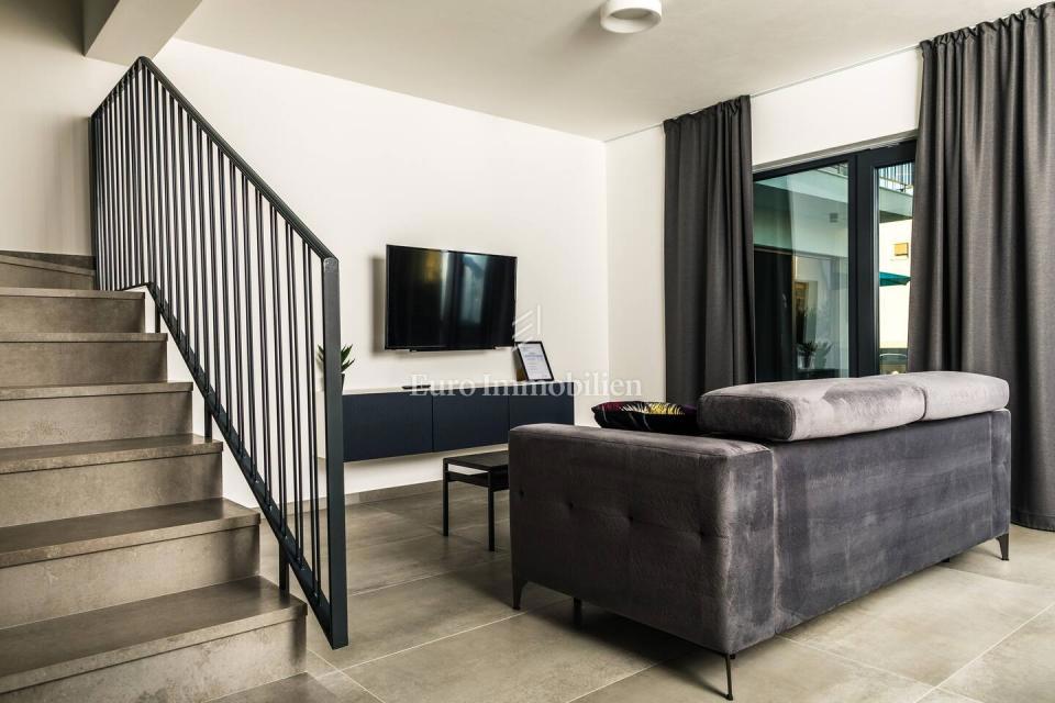 Vir, urbana apartmajska vila z bazenom