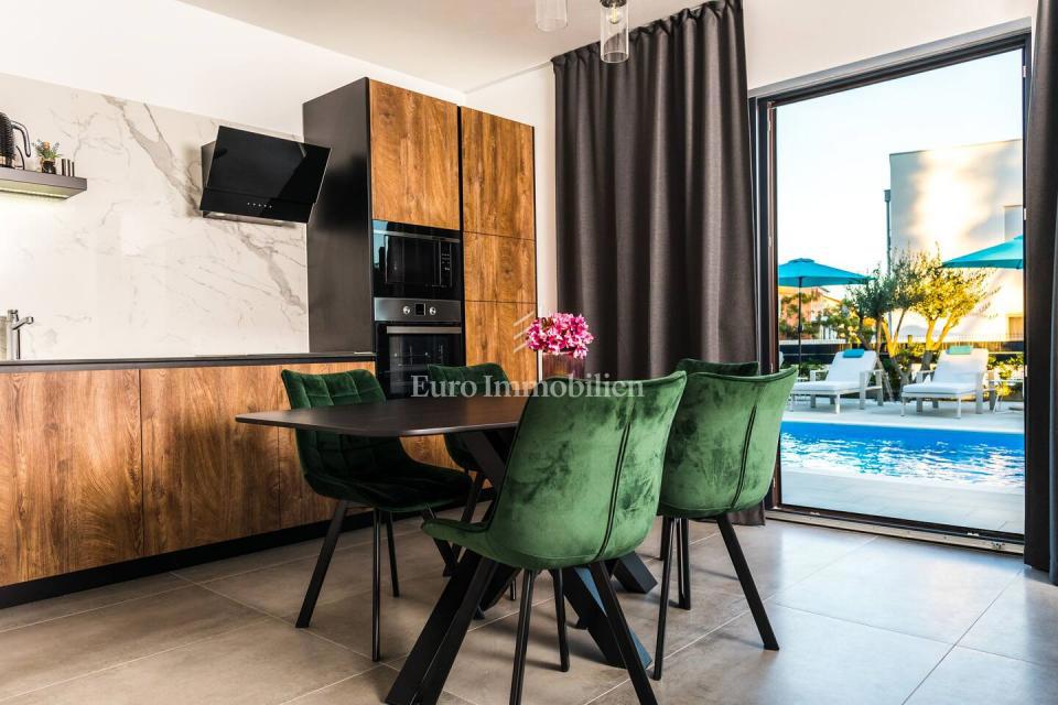 Vir, urbana apartmajska vila z bazenom