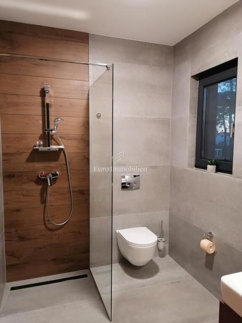 Vir, urbana apartmajska vila z bazenom