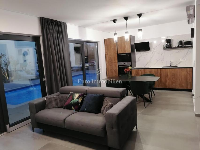 Vir, urbana apartmajska vila z bazenom
