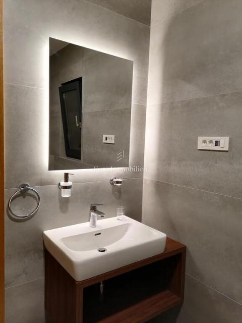 Vir, urbana apartmajska vila z bazenom