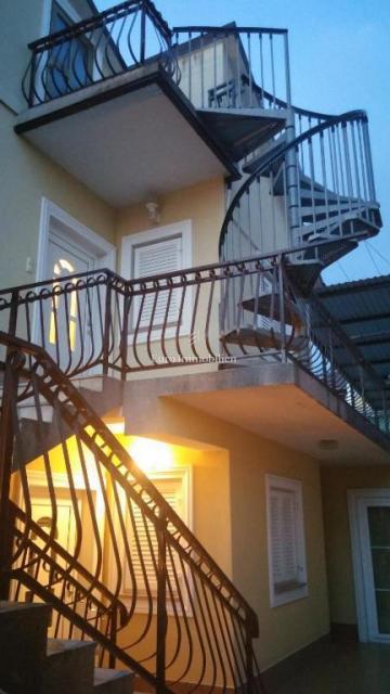  Hiša s 5 apartmaji - Crikvenica