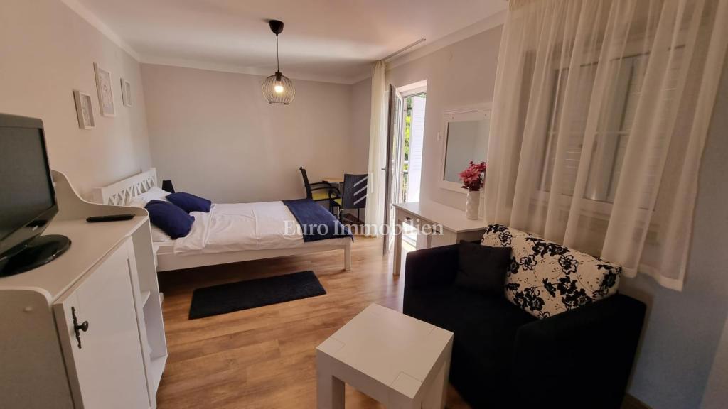 Investicijska priložnost – Apartmajska hiša z bazenom v Crikvenici