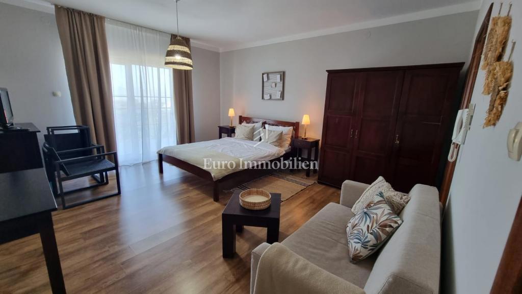 Investicijska priložnost – Apartmajska hiša z bazenom v Crikvenici