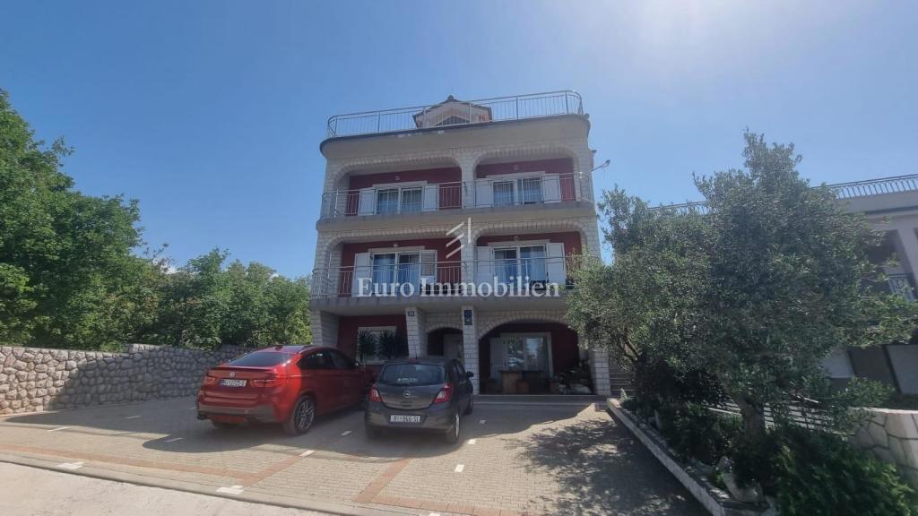 Investicijska priložnost – Apartmajska hiša z bazenom v Crikvenici
