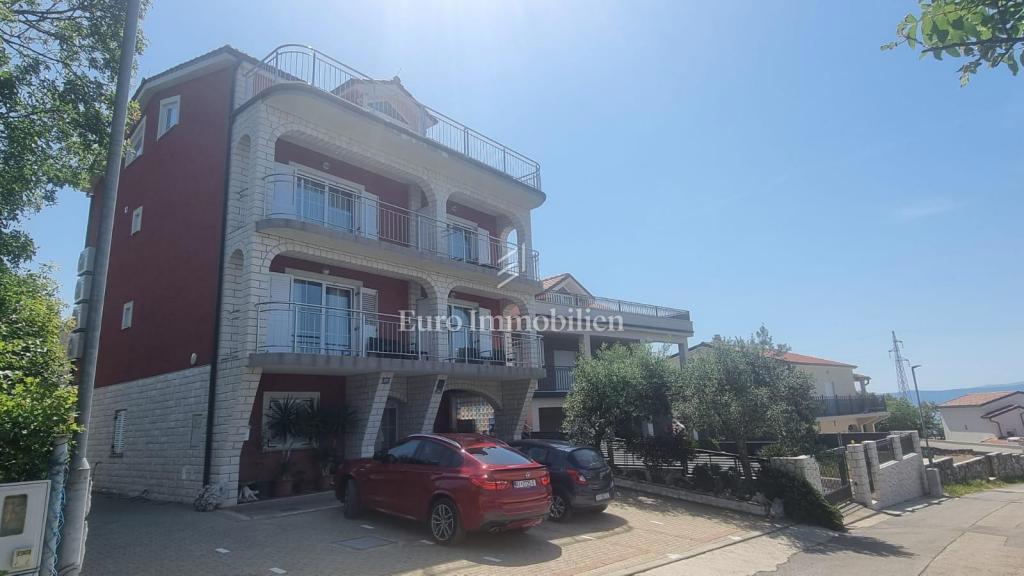 Investicijska priložnost – Apartmajska hiša z bazenom v Crikvenici