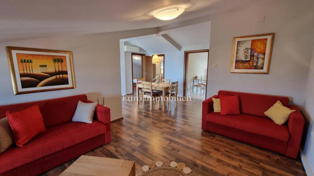 Investicijska priložnost – Apartmajska hiša z bazenom v Crikvenici