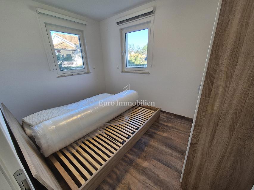 Malinska - apartma z vrtom 100 m od morja
