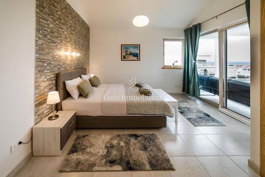 Novalja - penthouse z veliko teraso in pogledom na morje
