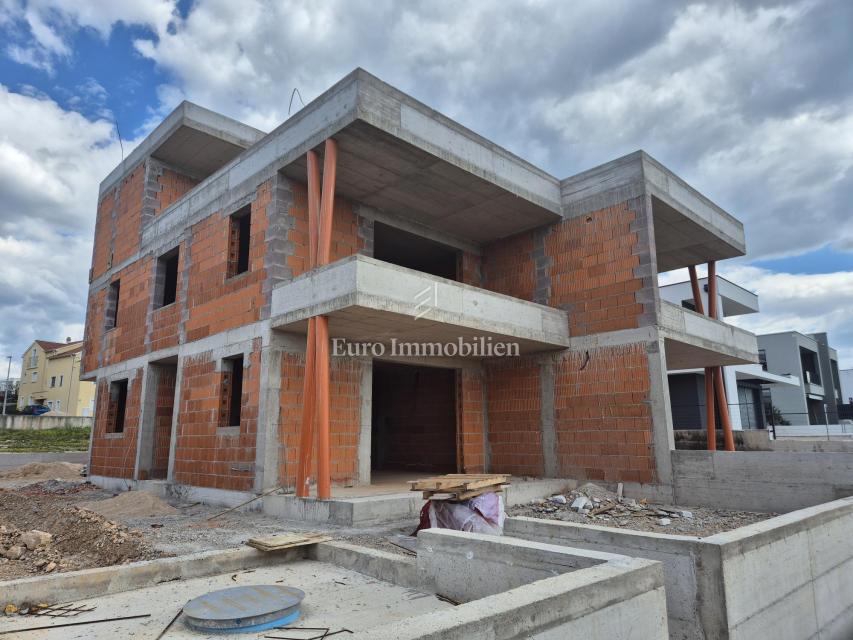 Čudovit apartma v novi stavbi s pogledom na morje