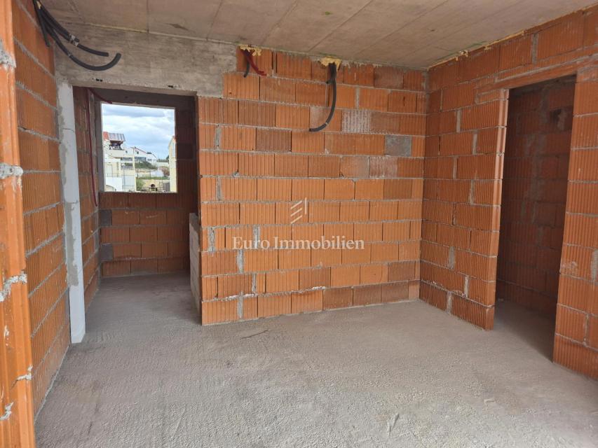 Čudovit apartma v novi stavbi s pogledom na morje