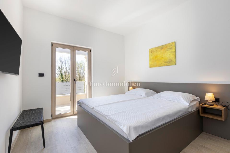 Labin - nova vila z bazenom, mirna lokacija