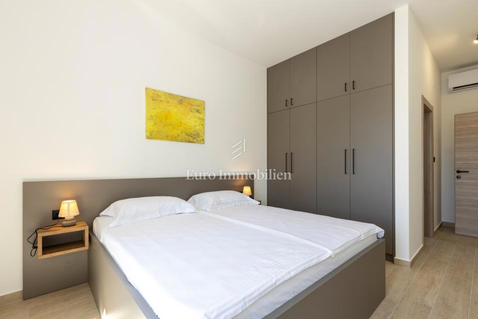 Labin - nova vila z bazenom, mirna lokacija