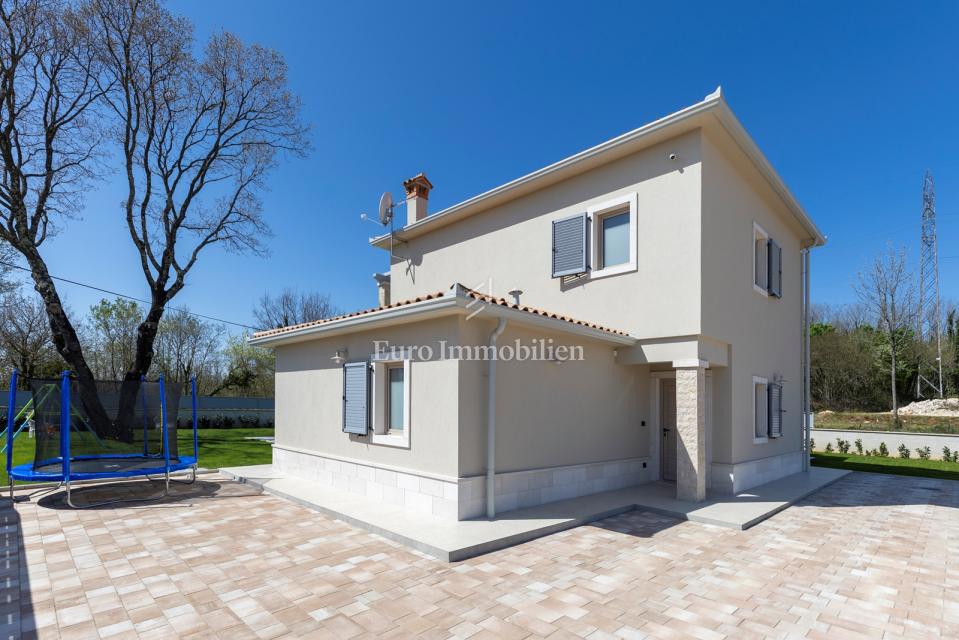 Labin - nova vila z bazenom, mirna lokacija