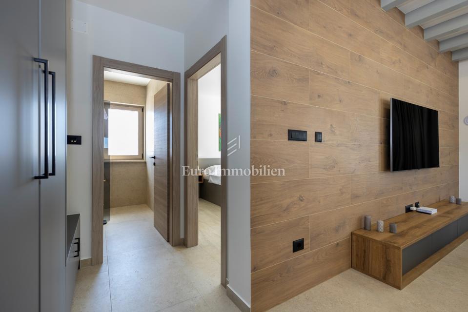 Labin - nova vila z bazenom, mirna lokacija